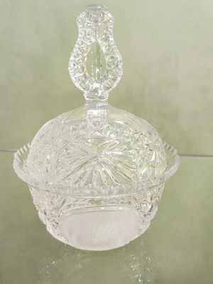 Crystal candy dish with lid like new, heavy crystal