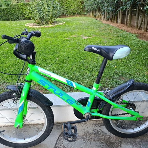 Style Challenger bicycle used, green with training wheels, ages 4-7