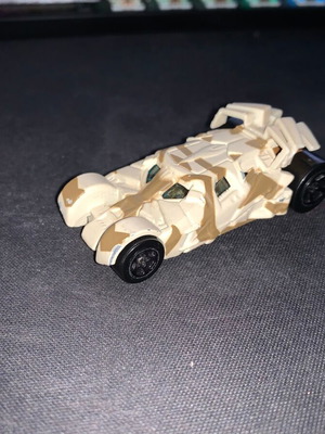 Tan Tumbler Dark Knight Batmobile 2006 Hot Wheels used