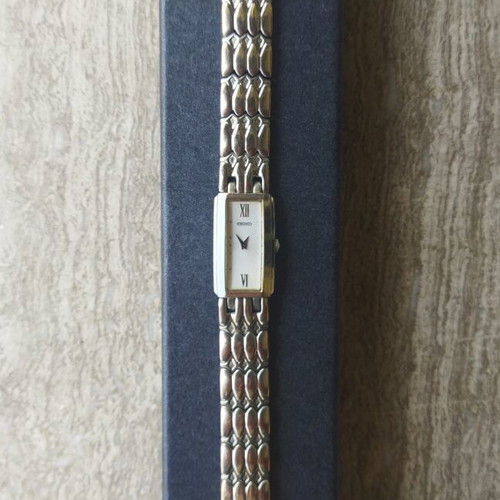 Seiko Tank women's watch like new, white and silver bracelet