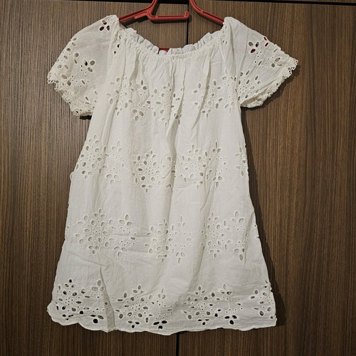 Broderie Anglaise Eyelet White Blouse used, off-the-shoulder style
