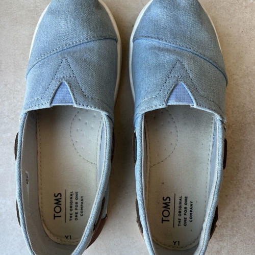Toms kids blue espadrilles like new size 32.5