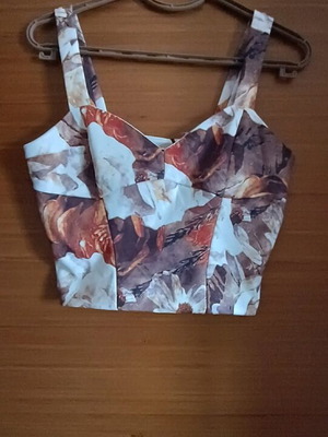 Crop top zic zac new size medium with floral pattern