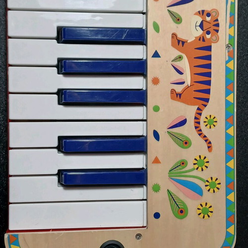 Djeco Piano Synthesizer used for 3+ years
