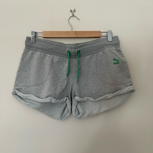 Puma shorts No L