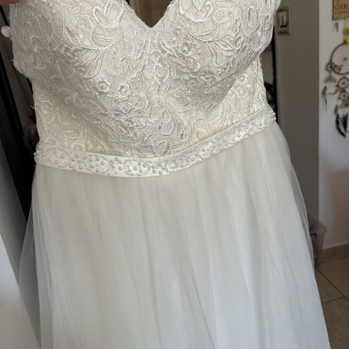 Wedding dress new ivory color, fits small to large sizes