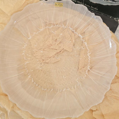 Kosta Boda Linda crystal serving platters, sunflower design, 26 cm