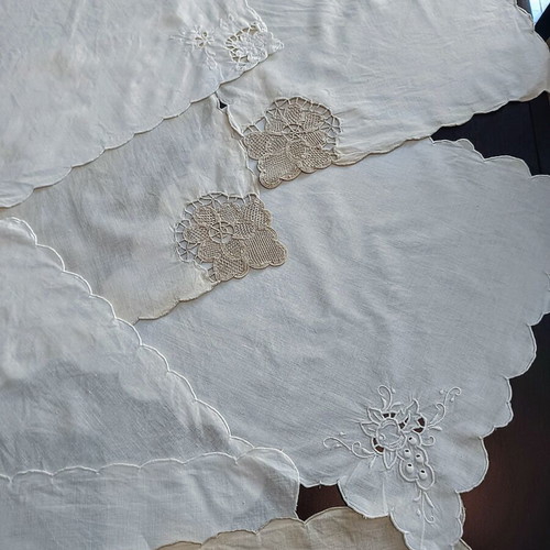 Set of 7 table napkins like new