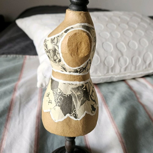 Decorative sewing model like new
