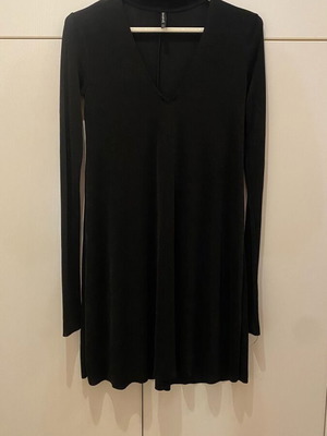 Stradivarius black dress like new, good quality
