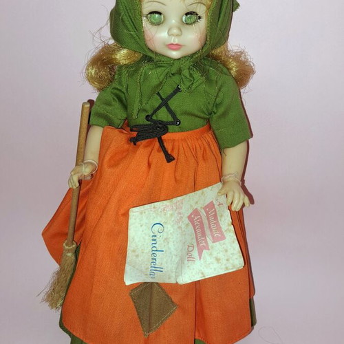 Madame Alexander Cinderella Doll like new, 30 cm, no shoes