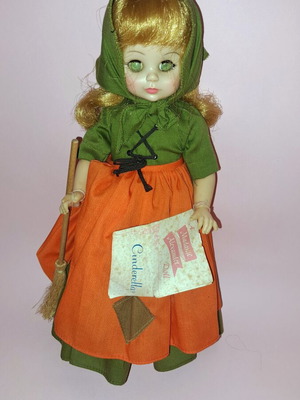 Madame Alexander Cinderella Doll like new, 30 cm, no shoes