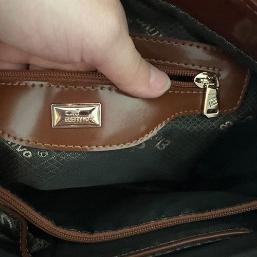 Shoulder bag like new with spacious compartments