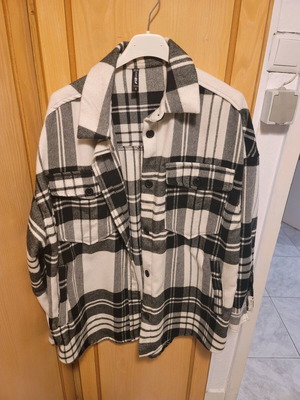 Overshirt checked like new, warm fabric, loose fit