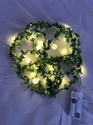 LED φωτάκια με πράσινα φύλλα