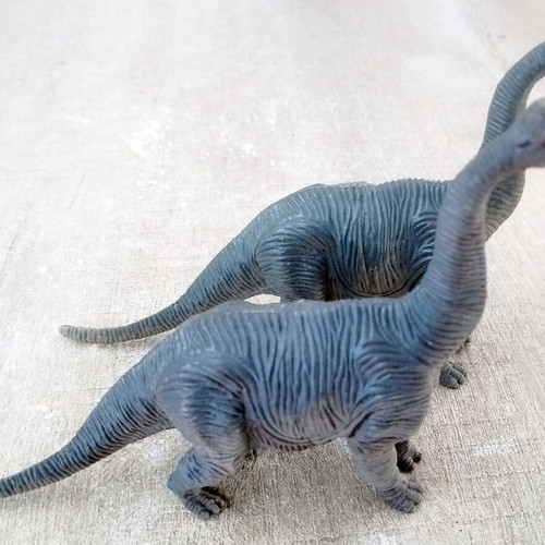 Dinosaur figure collection, pack of 18, including 2 with wheels