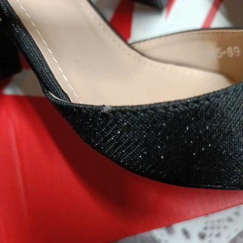 Black pumps new with 8 cm heel, comfortable fit