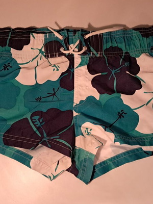 Men's swim shorts C&A new, size S, floral hibiscus pattern