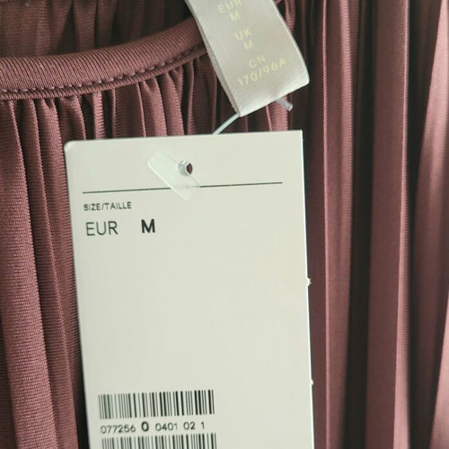 Pleated dress H&M new, medium size, burgundy with belt