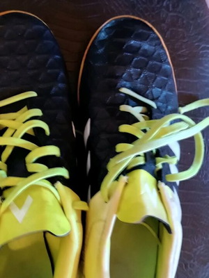 Παπούτσια ποδοσφαίρου Adidas μεταχειρισμένα, μέγεθος 38 και 2/3, κίτρινα
