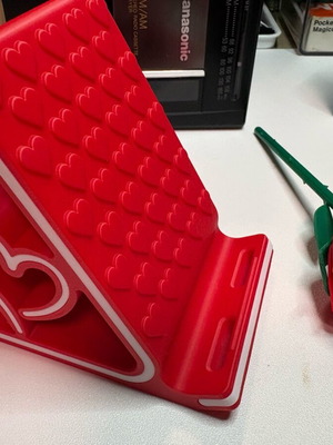 Βάση κινητού καινούργια 3D printed κόκκινη με σχέδιο καρδιών