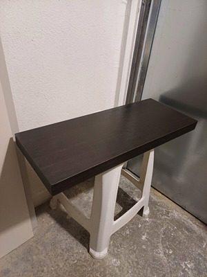 Shelves like new, set of 2