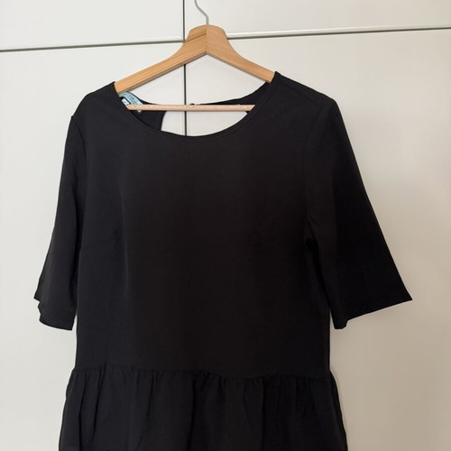 Blouse with ruffles and open back Tiffany size S like new black