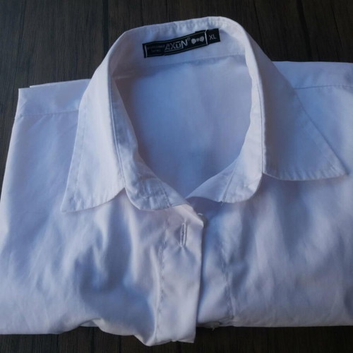 Axon white unisex shirt like new, size M