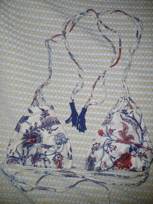 Swimwear top like new with floral pattern