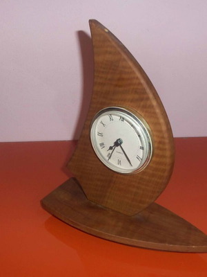 Ξύλινο επιτραπέζιο ρολόι μεταχειρισμένο σε σχήμα βάρκας με πανί 26x30 cm