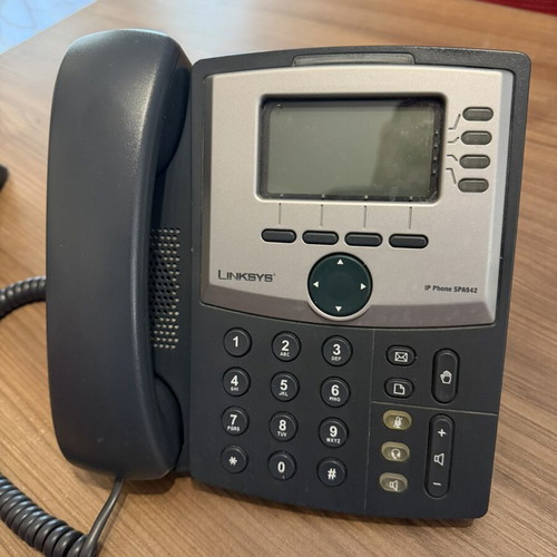 Linksys SPA 942 IP VoIP phone with PoE and extra Ethernet port