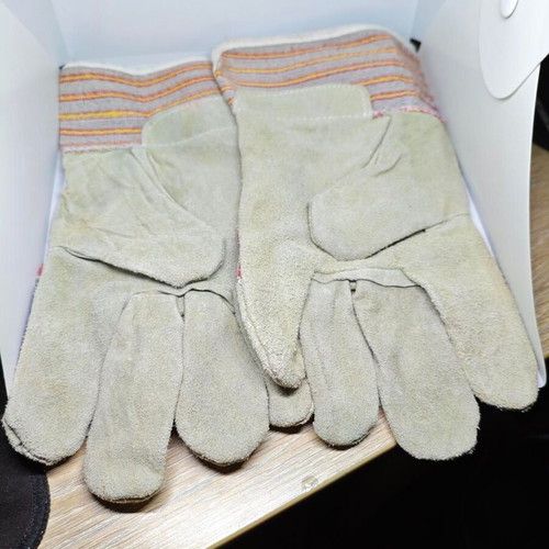 Work gloves reinforced with leather like new