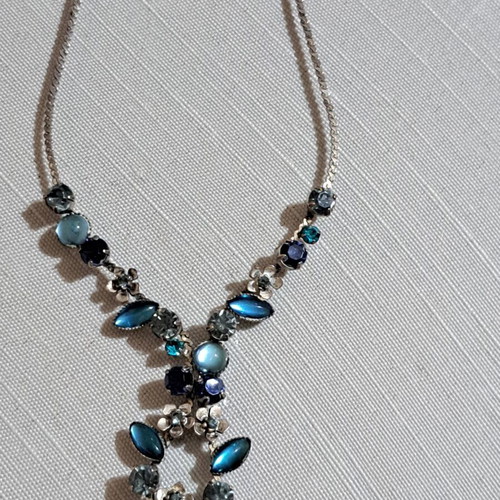 Necklace with silver chain and blue stones