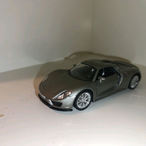 Porsche 918 Spyder 1:32 miniature like new, metal toy car