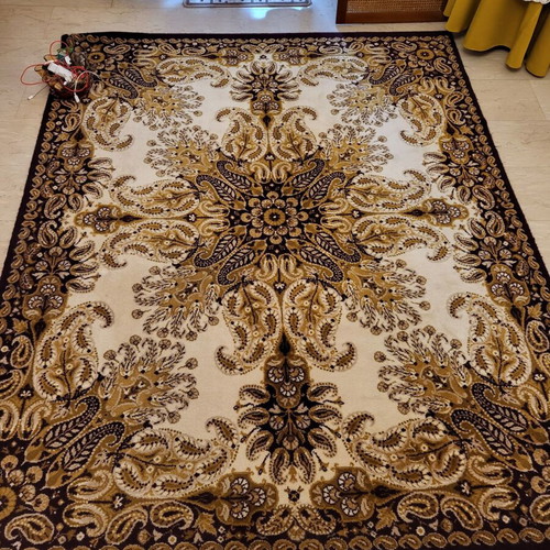 Wool rug used 2m x 3m in very good condition