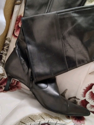 Black leather boots size 41 like new, 6.5 cm heel