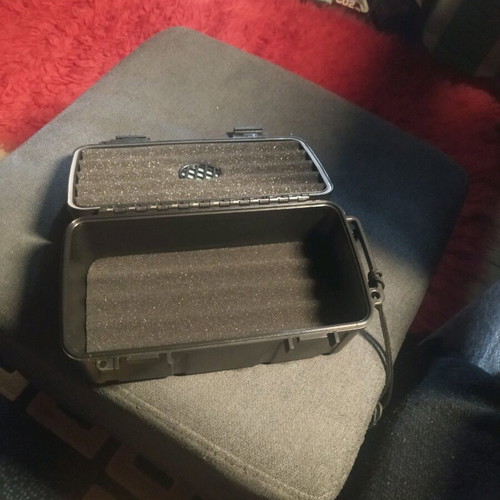 Smoking accessories like new with lighter, ashtray, humidifier and pouch