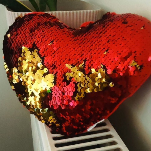 Plush heart with color-changing sequins like new