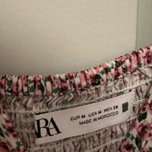 Zara dress like new with colorful flowers size M