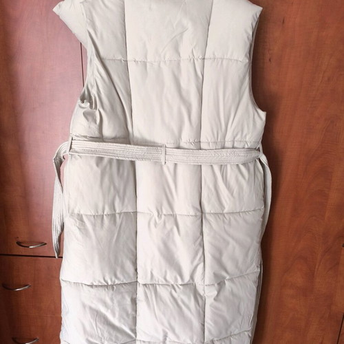 Sleeveless jacket like new, beige, one size with belt