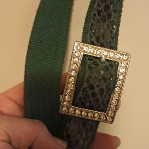 Leather shoulder bag like new, medium size, snake print, green