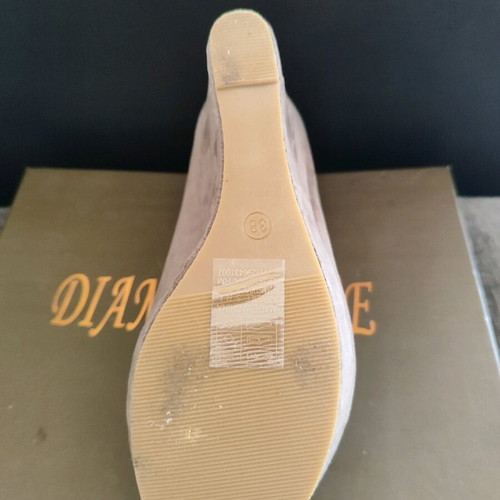 Castor platform beige pumps size 38 like new