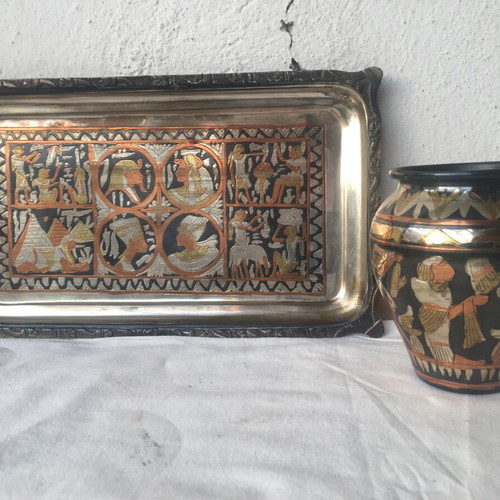 Egyptian decoration set like new, metal tray and vase with engraved figures