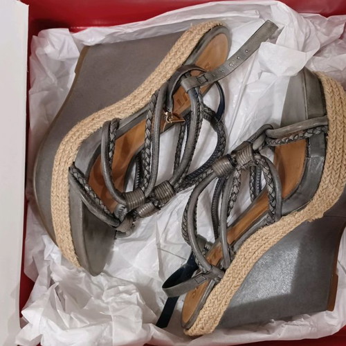 Schutz gray platform sandals size 36 leather like new