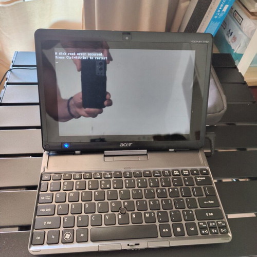 Acer ICONIA TAB W500 tablet with keyboard and carry bag