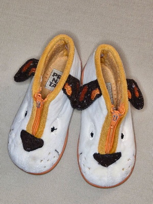 Prenatal baby boots size 23 used, indoor with dog design