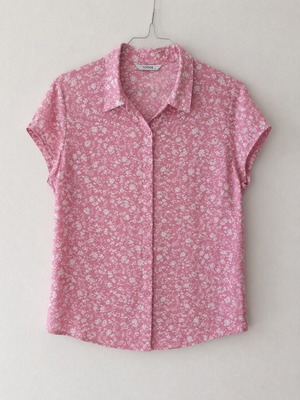 Women's pink shirt lightly worn, size M