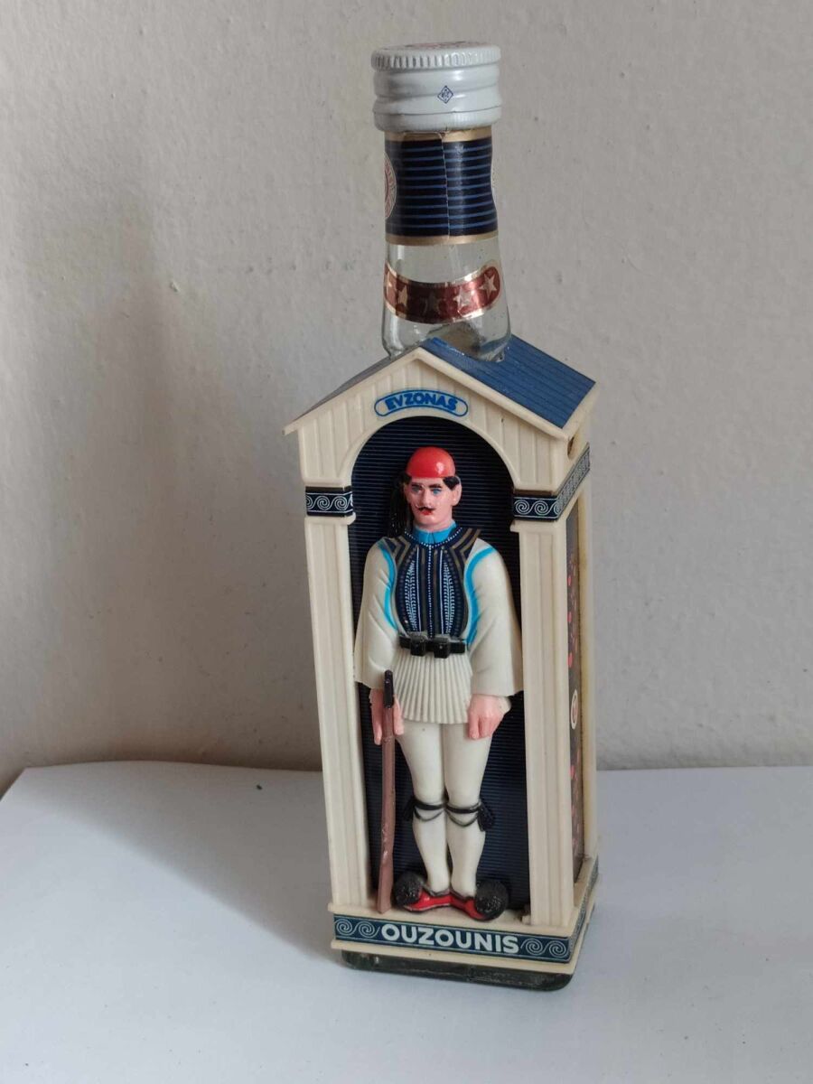 Ouzounis Evzonas brandy new, sealed - € 25,00 - Vendora.cy