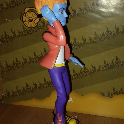 Monster High collection #18 Holt Hyde magazine with figure used