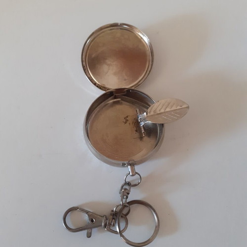 Olympiakos keychain with tobacco case